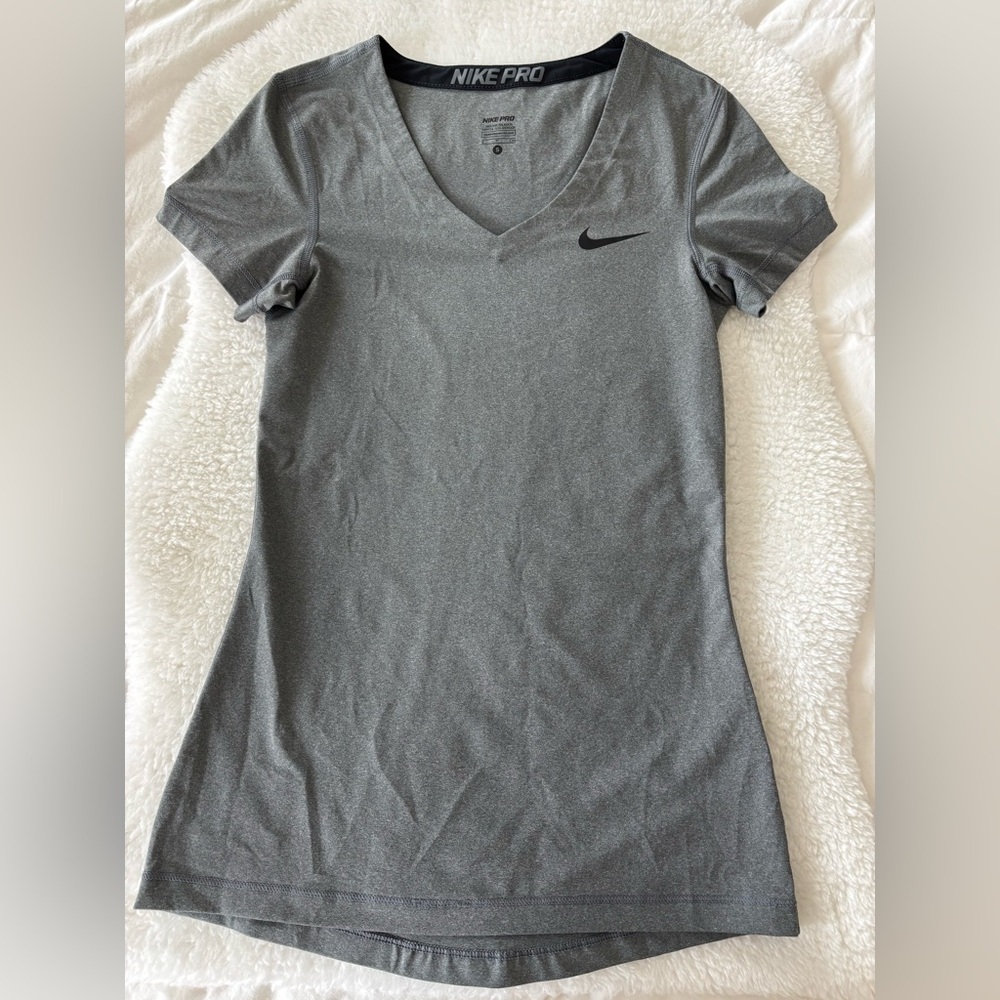 Nike Women's Nike Training Short Sleeve Top size S - Picture 2 of 10